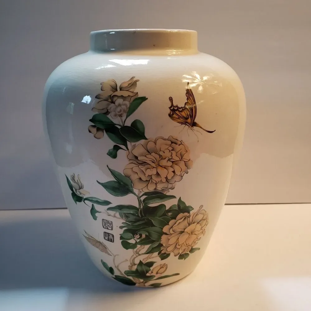Large Pot w/Flowers & Butterflies